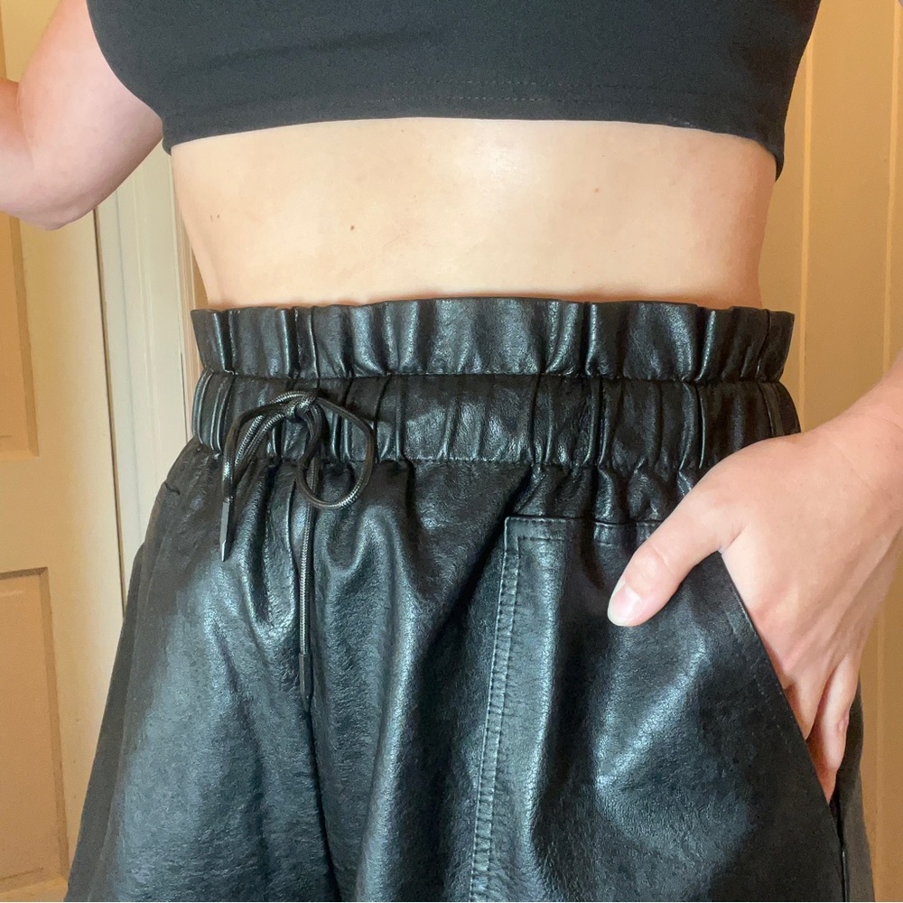 Oversized High Waist Loose Fit Faux Leather Shorts Size 10 - Picture 11 of 17